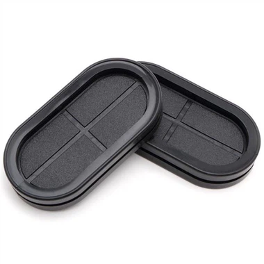 Ojales de goma ovalados.